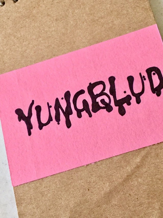 Libreta de notas con el nombre Yungblud, pequeña